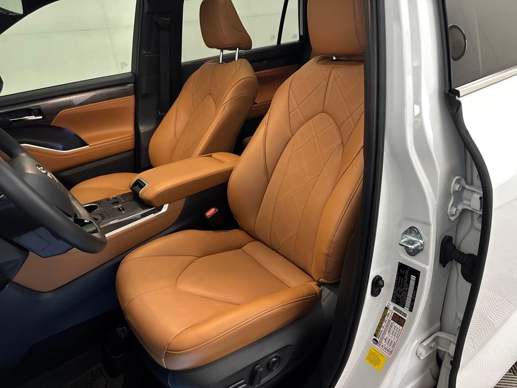 used 2024 Toyota Highlander car, priced at $50,900