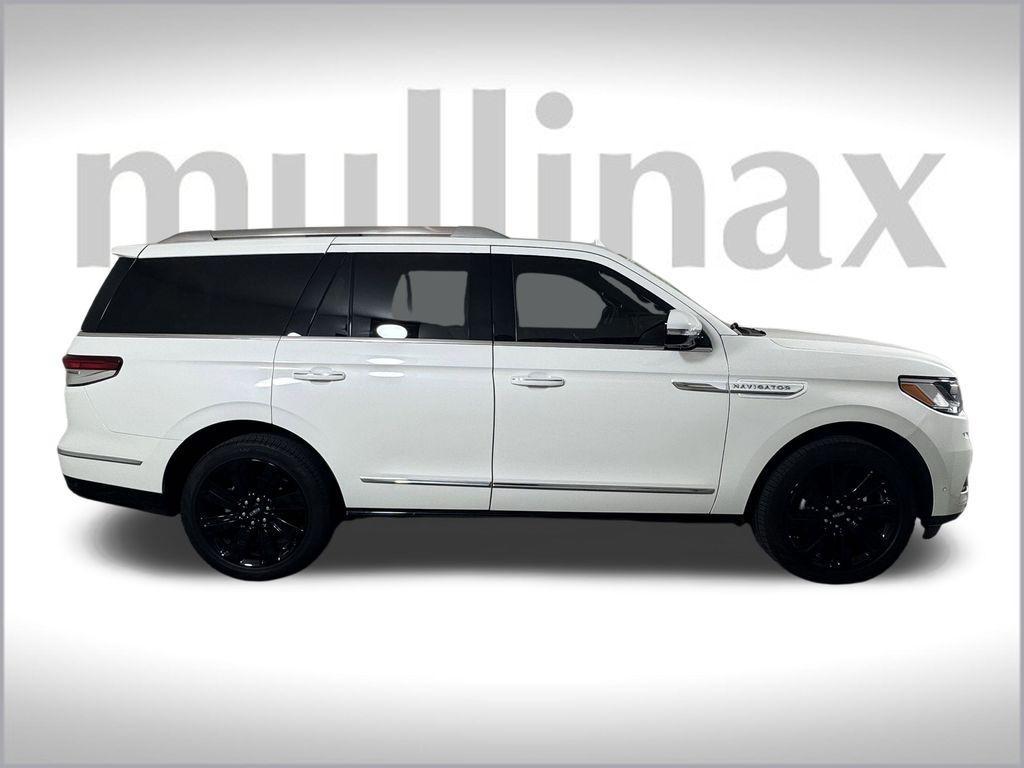 used 2024 Lincoln Navigator car, priced at $82,900