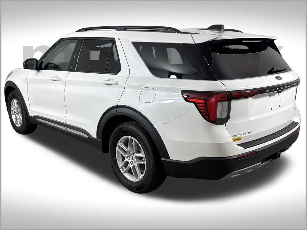 new 2025 Ford Explorer car, priced at $40,833