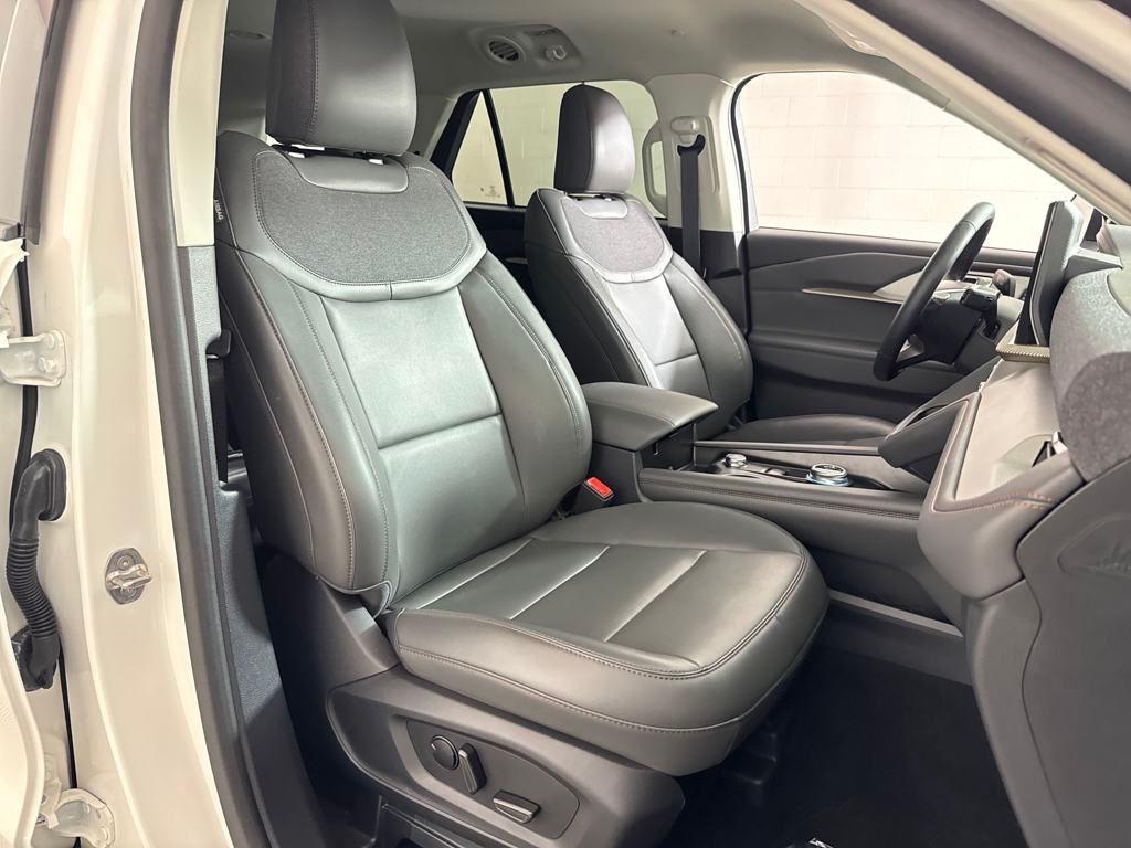 new 2025 Ford Explorer car, priced at $40,833