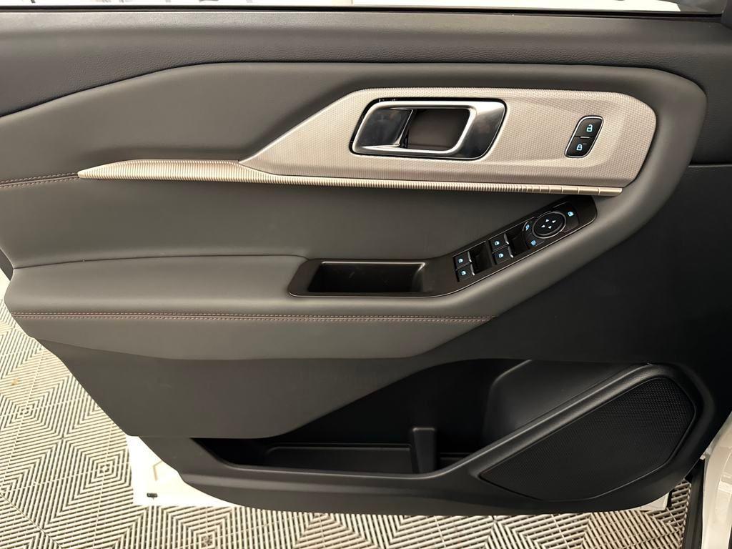 new 2025 Ford Explorer car, priced at $40,833