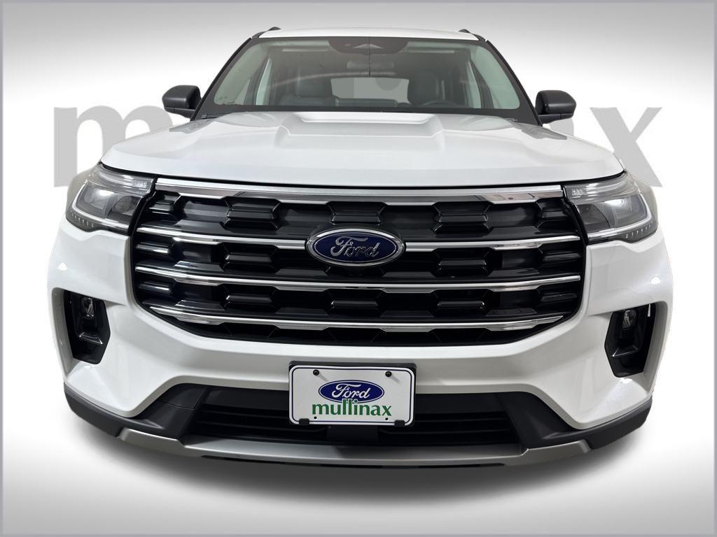 new 2025 Ford Explorer car, priced at $40,833
