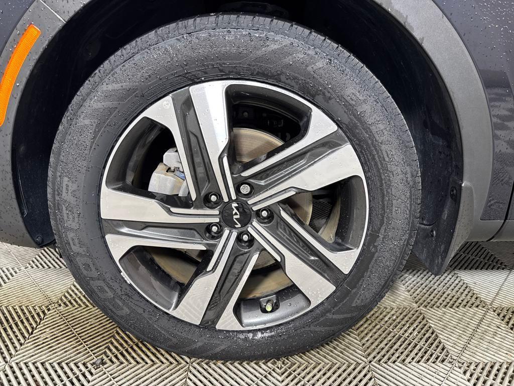 used 2022 Kia Sorento Plug-In Hybrid car, priced at $31,500