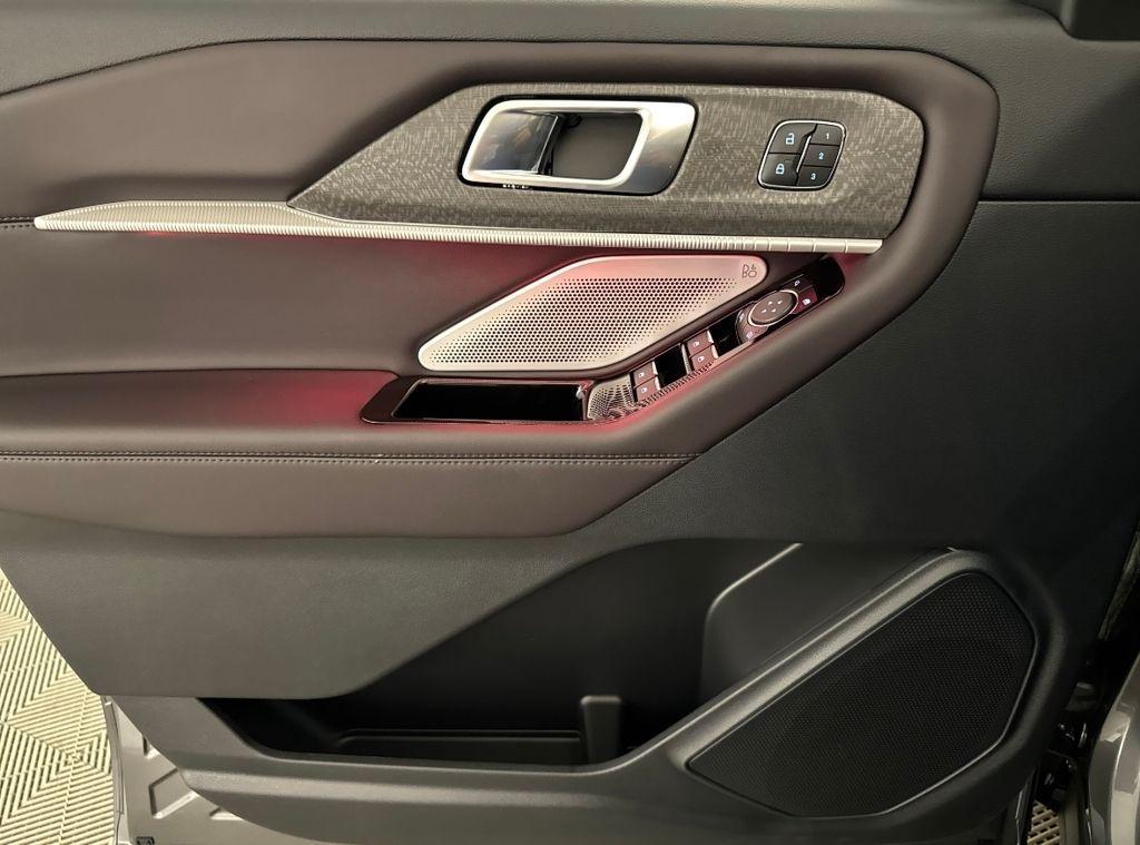 new 2025 Ford Explorer car, priced at $51,347
