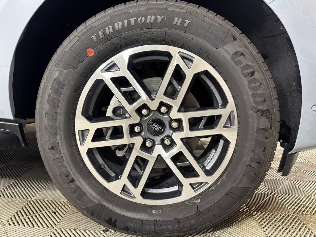 new 2025 Ford Expedition car, priced at $66,510