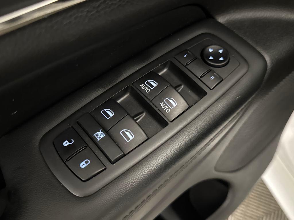 used 2020 Jeep Grand Cherokee car, priced at $15,750
