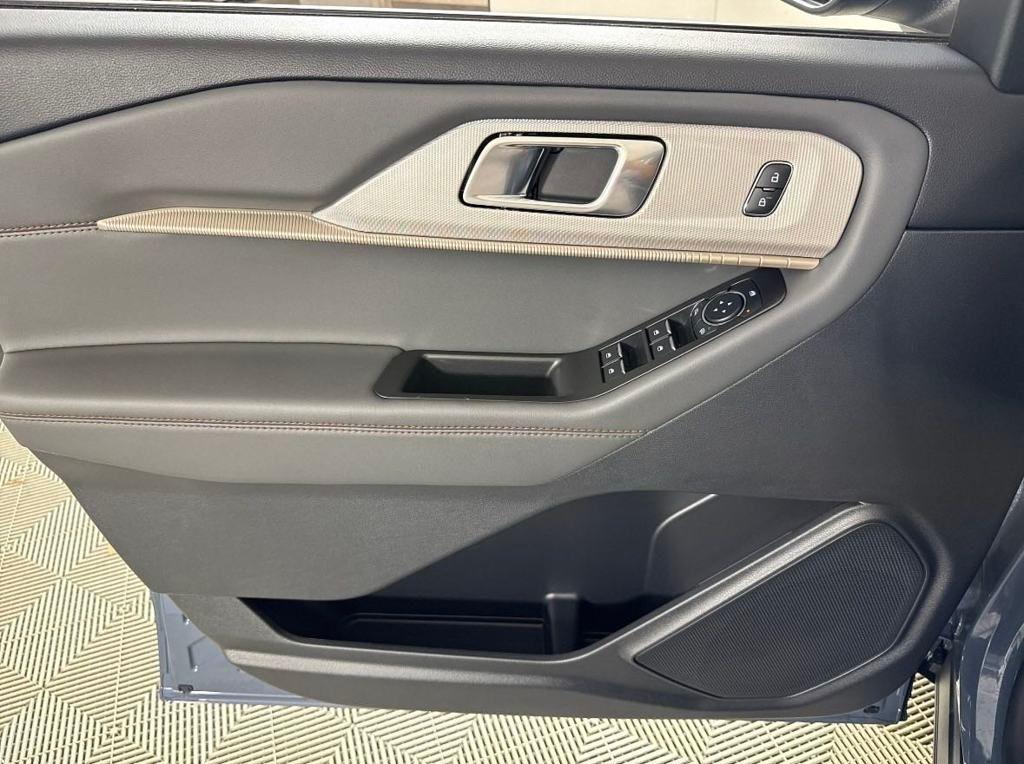 new 2025 Ford Explorer car, priced at $40,280