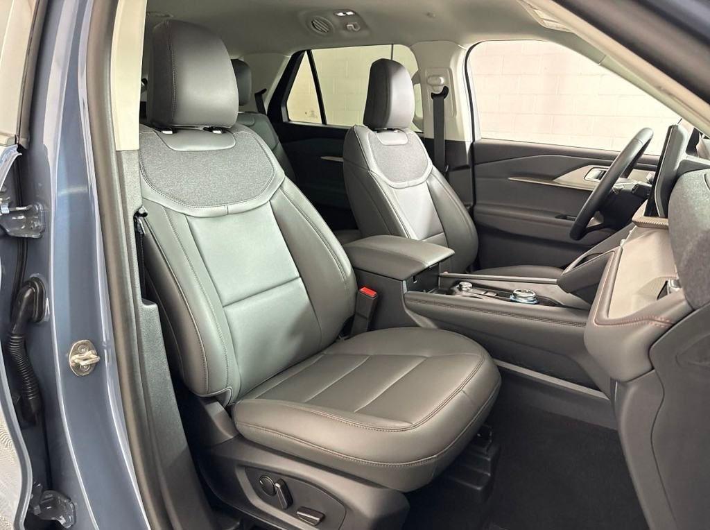 new 2025 Ford Explorer car, priced at $40,280