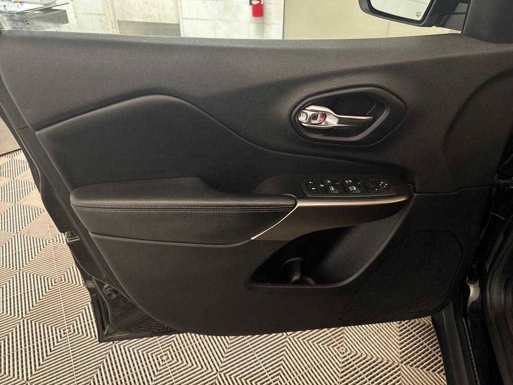 used 2020 Jeep Cherokee car, priced at $14,901