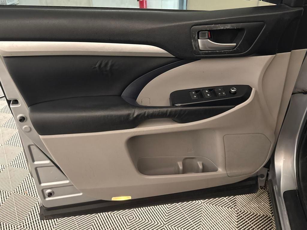 used 2014 Toyota Highlander car, priced at $14,900