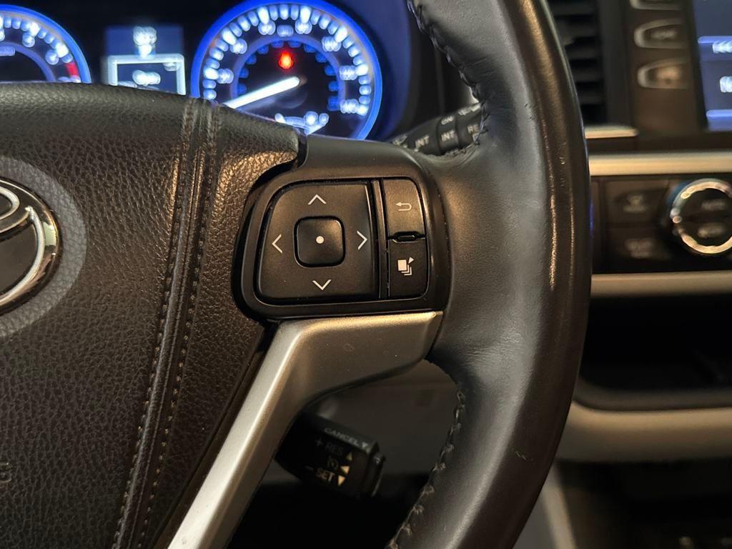 used 2014 Toyota Highlander car, priced at $14,900