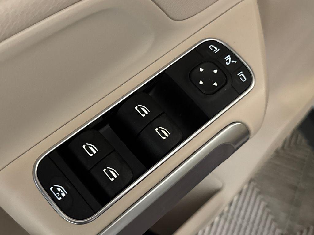 used 2023 Mercedes-Benz GLB 250 car, priced at $33,900