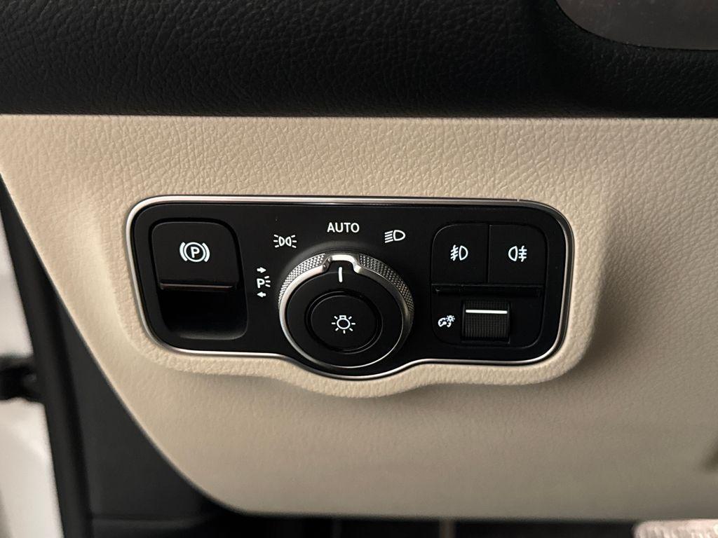 used 2023 Mercedes-Benz GLB 250 car, priced at $33,900