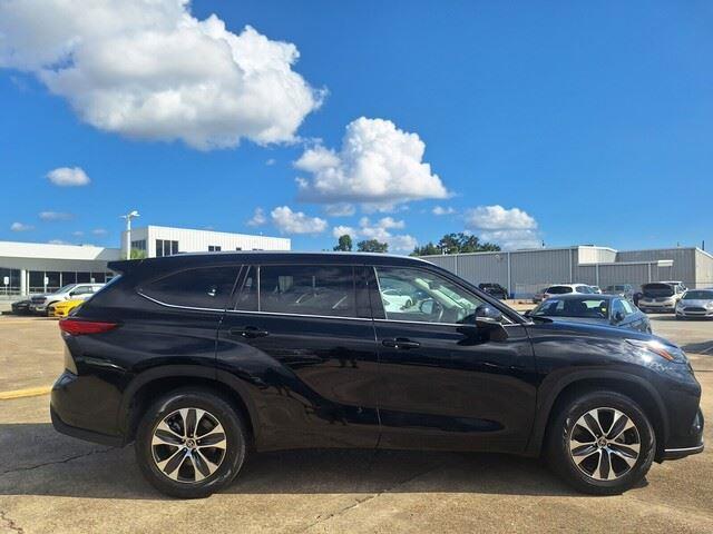 used 2022 Toyota Highlander car, priced at $32,888