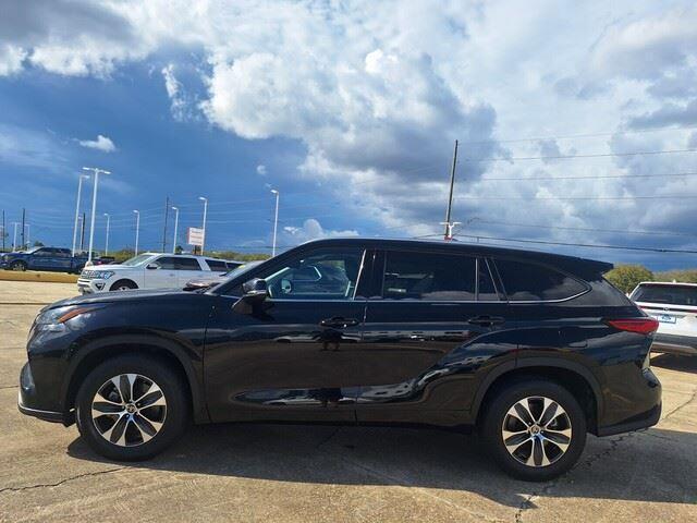 used 2022 Toyota Highlander car, priced at $32,888