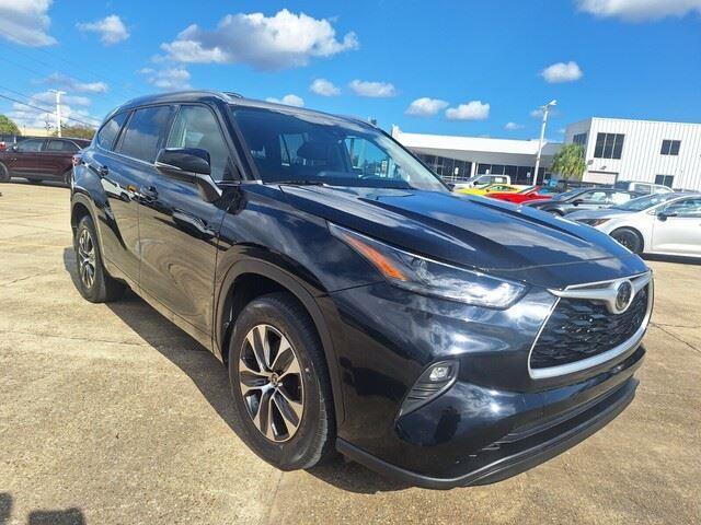 used 2022 Toyota Highlander car, priced at $32,888