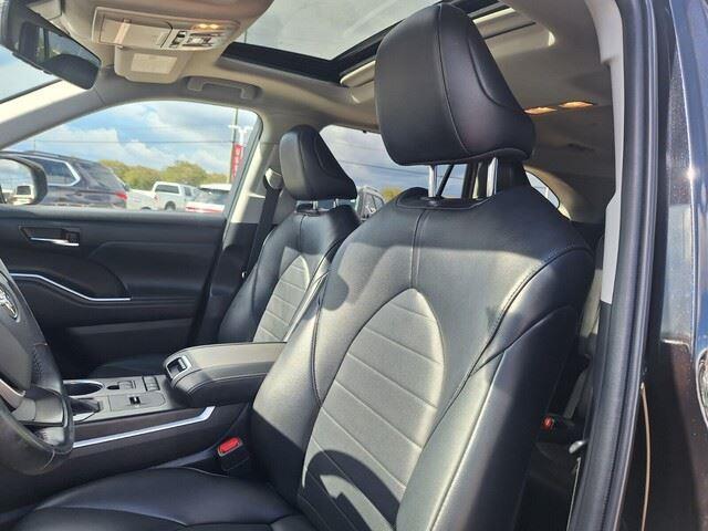 used 2022 Toyota Highlander car, priced at $32,888