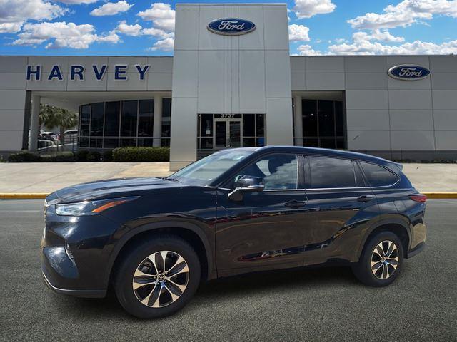 used 2022 Toyota Highlander car, priced at $32,888