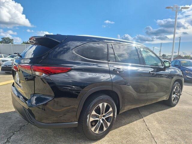 used 2022 Toyota Highlander car, priced at $32,888