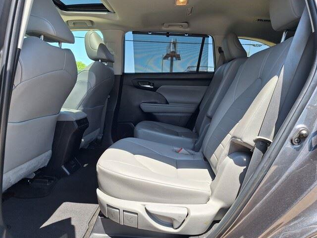 used 2023 Toyota Highlander car, priced at $36,995