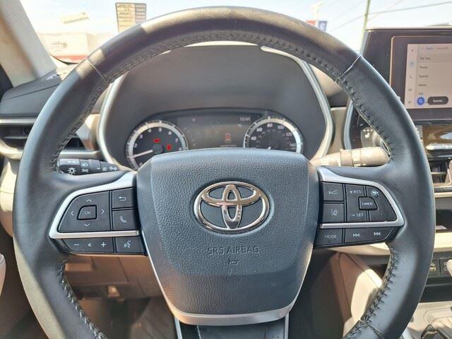 used 2023 Toyota Highlander car, priced at $36,995