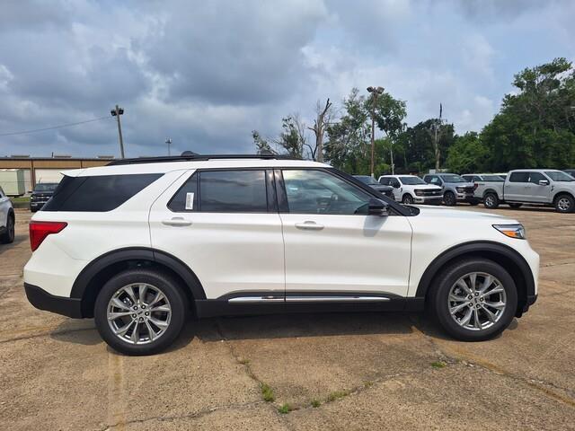 new 2024 Ford Explorer car, priced at $45,945