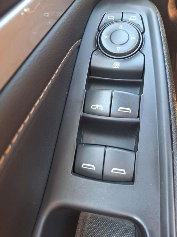 used 2021 Chevrolet Traverse car, priced at $23,920