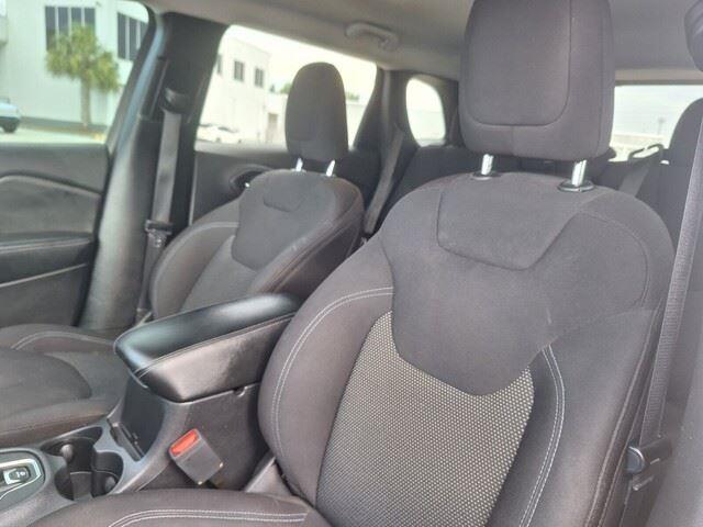 used 2020 Jeep Cherokee car, priced at $13,276