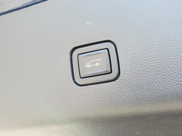 used 2022 Chevrolet Traverse car, priced at $36,995