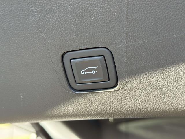 used 2023 Chevrolet Traverse car, priced at $29,995