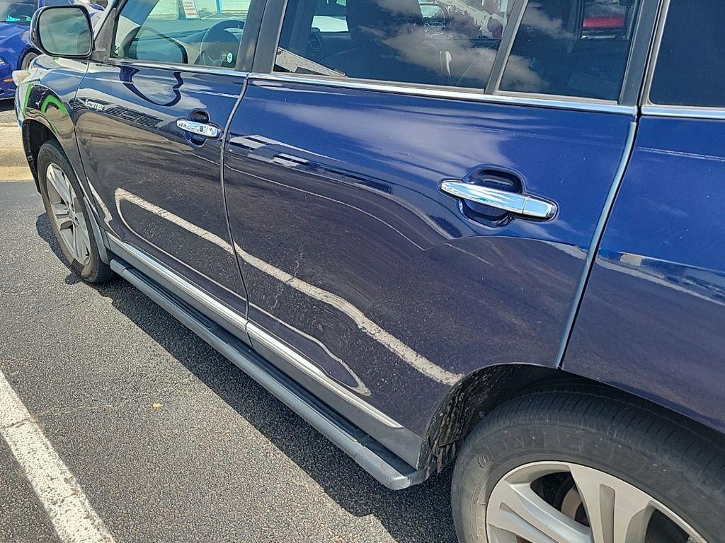 used 2013 Toyota Highlander car, priced at $11,000