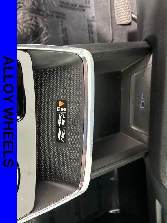 used 2025 Chevrolet Equinox car, priced at $31,437