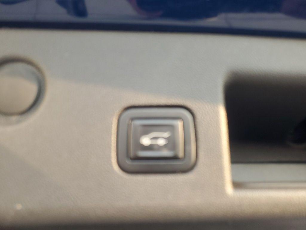 used 2022 Chevrolet Equinox car, priced at $22,631