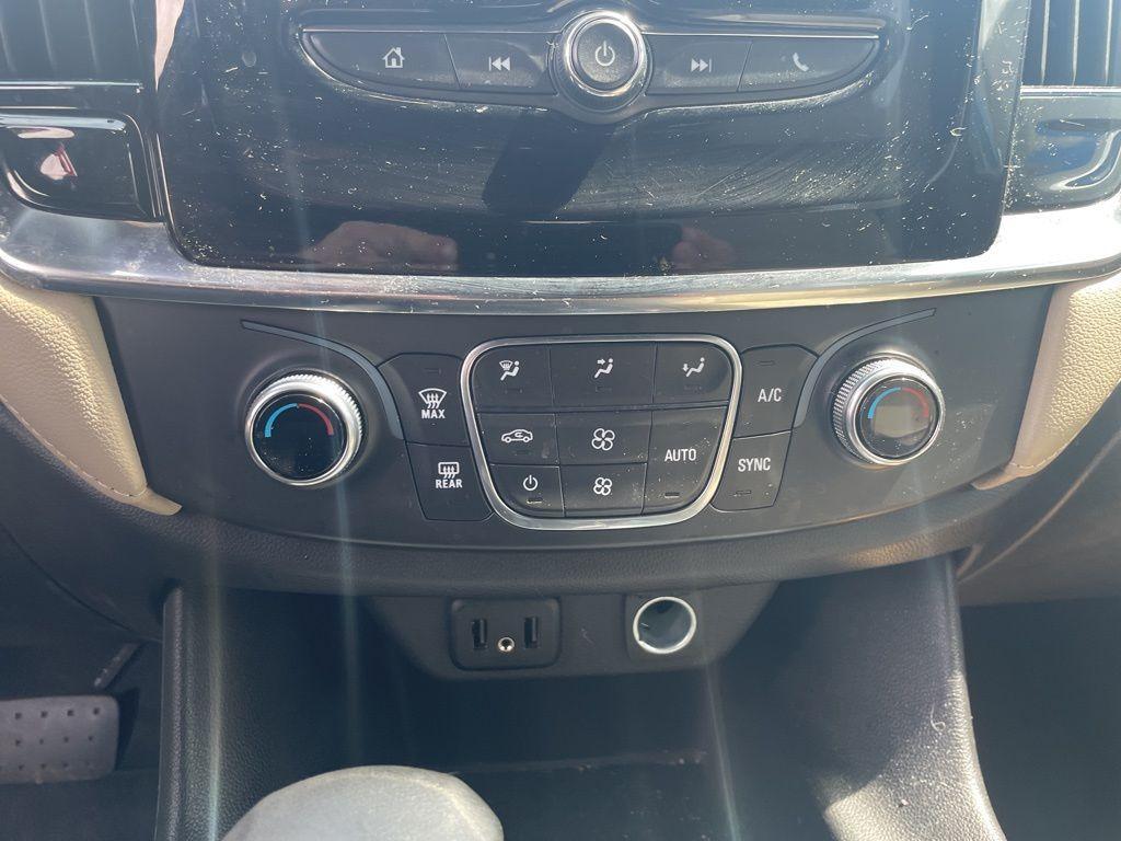 used 2022 Chevrolet Traverse car, priced at $23,179
