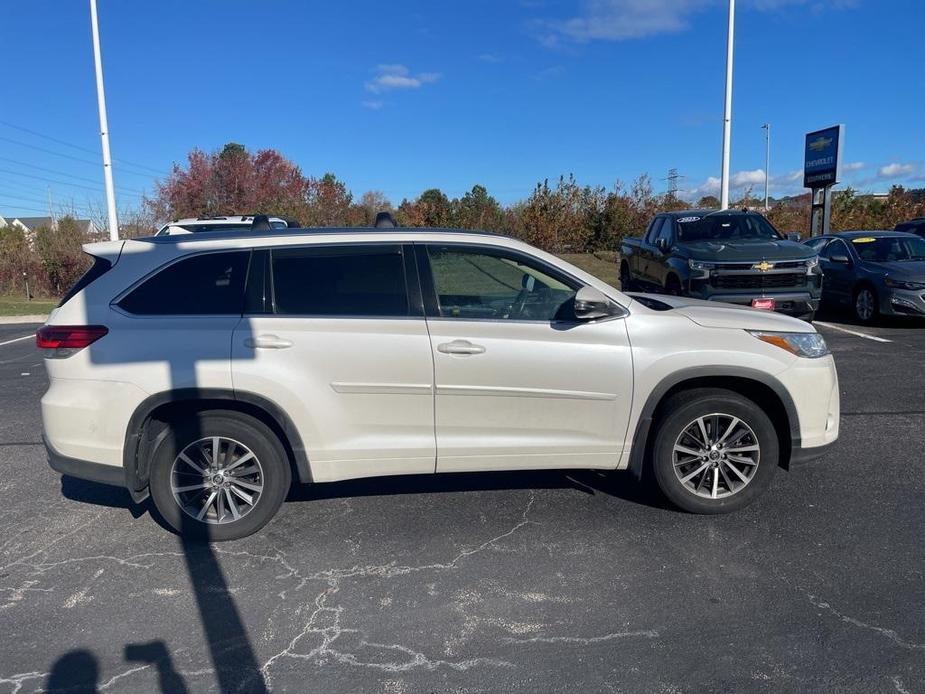 used 2018 Toyota Highlander car, priced at $27,165