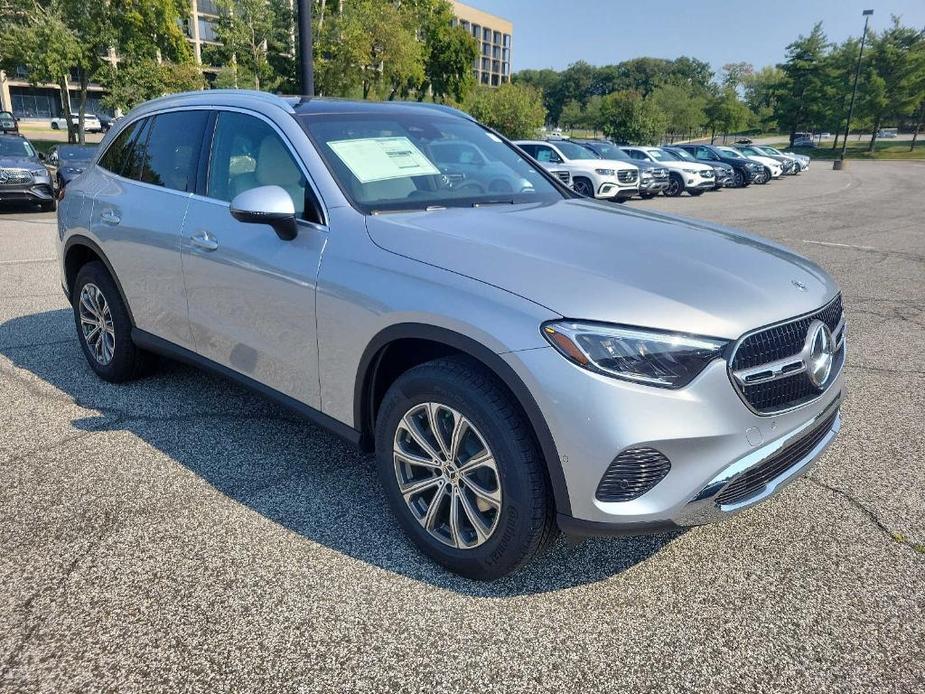 new 2025 Mercedes-Benz GLC 300 car, priced at $55,925