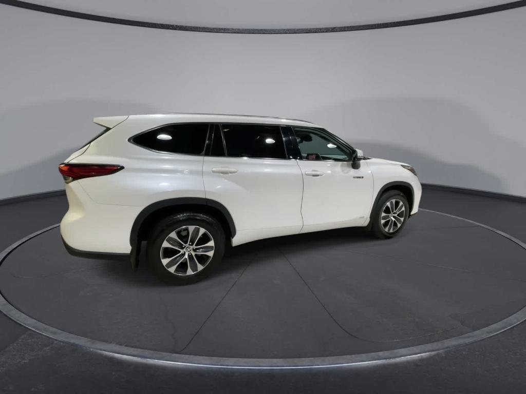 used 2020 Toyota Highlander Hybrid car, priced at $30,962