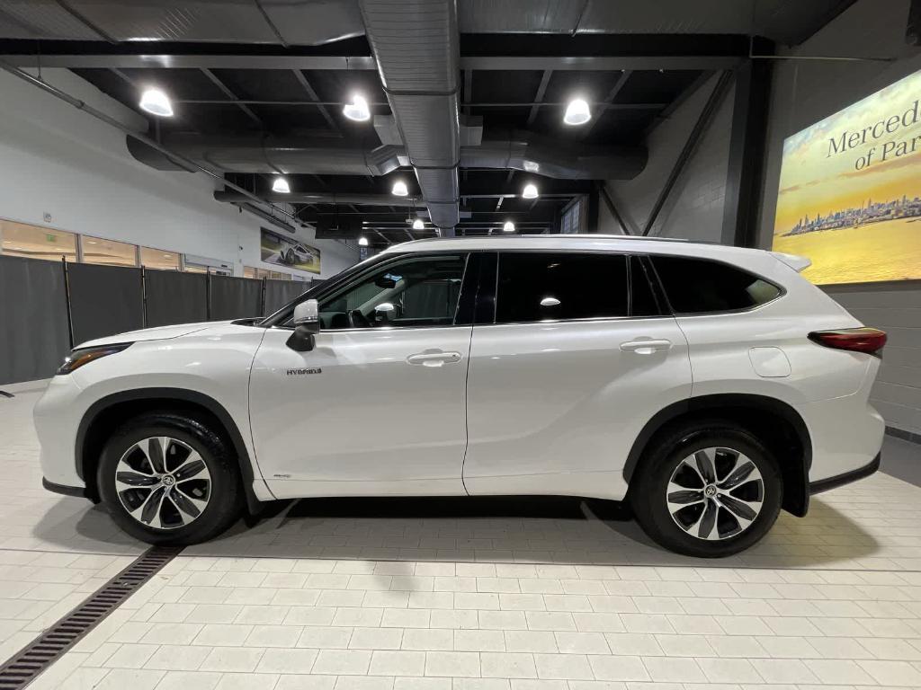used 2020 Toyota Highlander Hybrid car, priced at $30,962