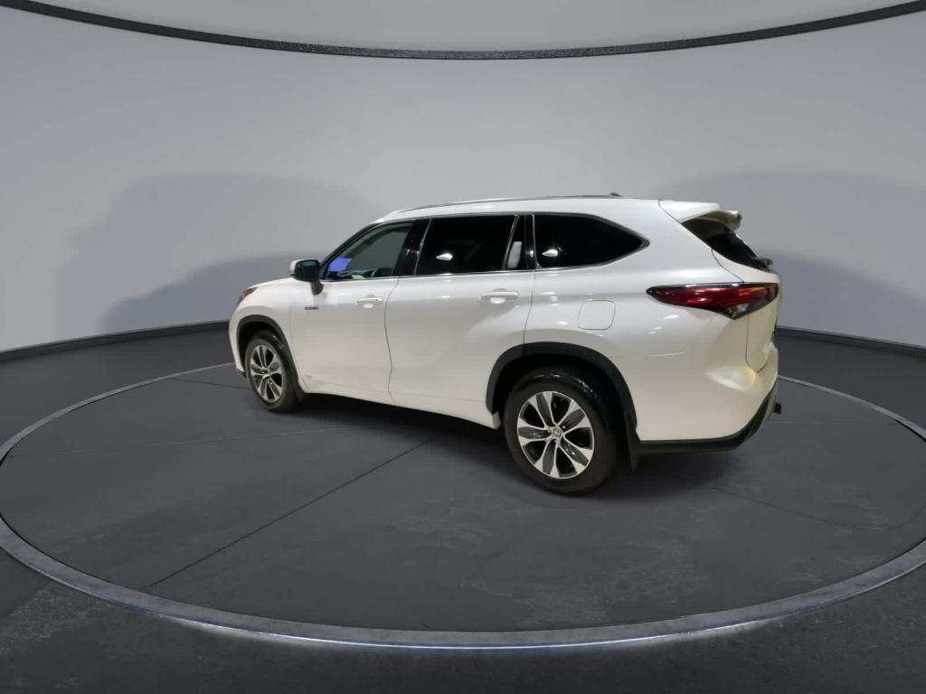 used 2020 Toyota Highlander Hybrid car, priced at $30,962