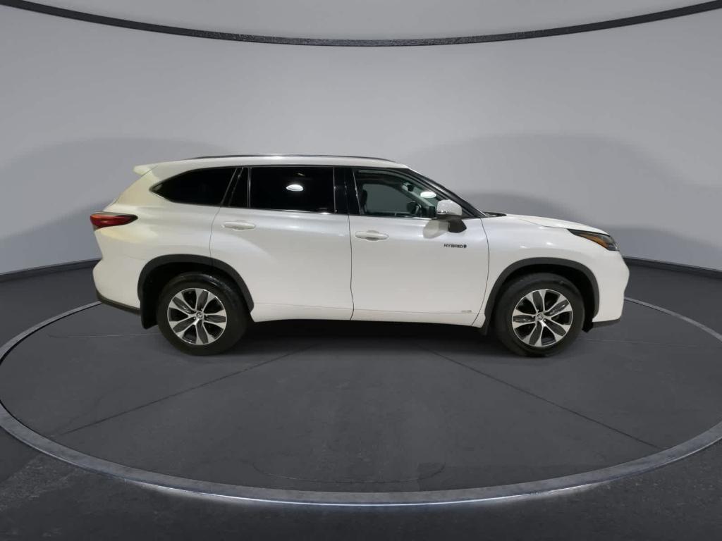 used 2020 Toyota Highlander Hybrid car, priced at $30,962