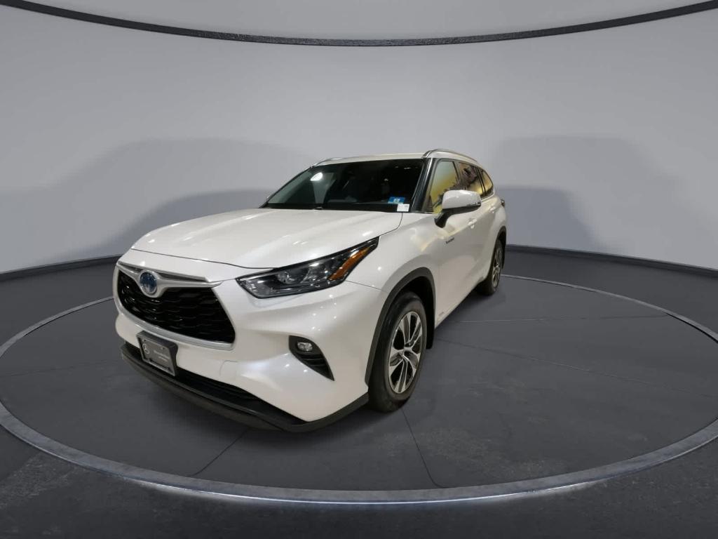 used 2020 Toyota Highlander Hybrid car, priced at $30,962