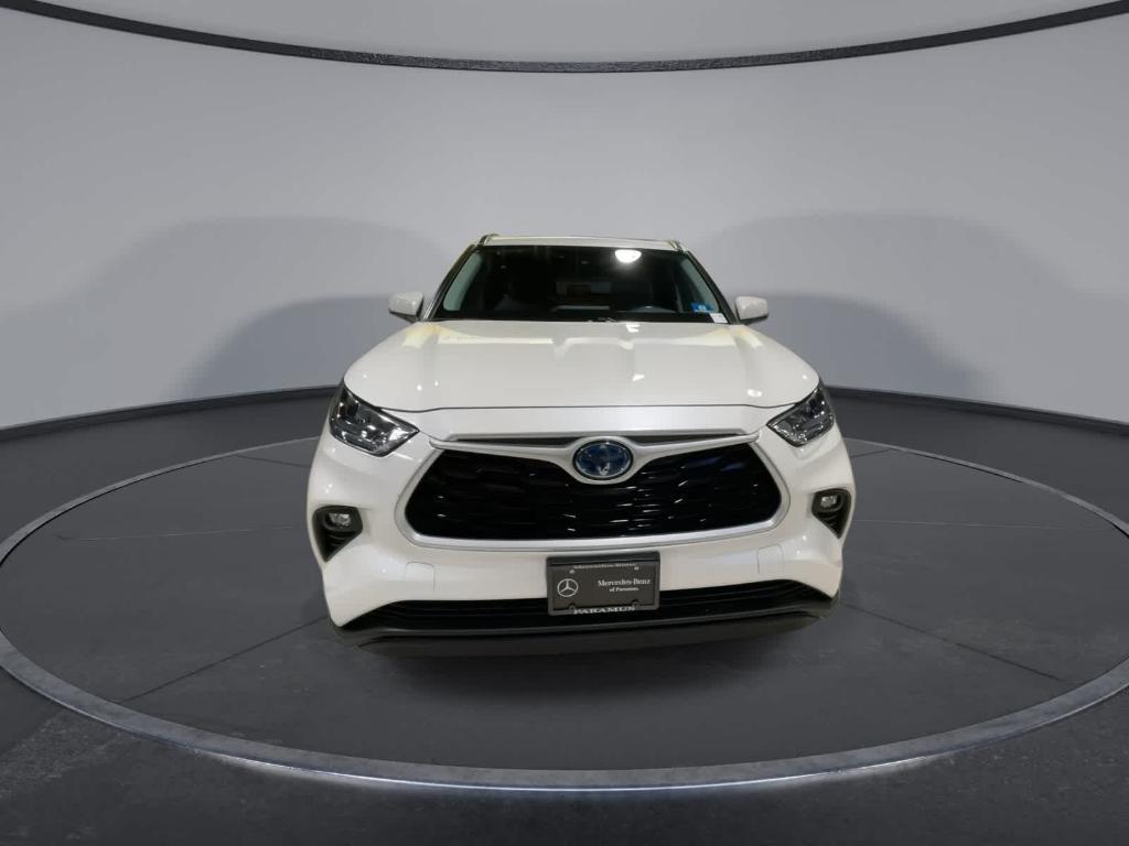 used 2020 Toyota Highlander Hybrid car, priced at $30,962