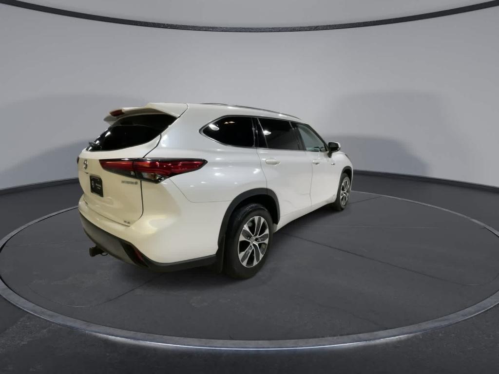used 2020 Toyota Highlander Hybrid car, priced at $30,962