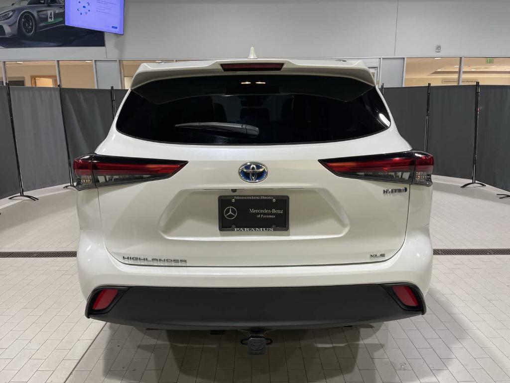 used 2020 Toyota Highlander Hybrid car, priced at $30,962