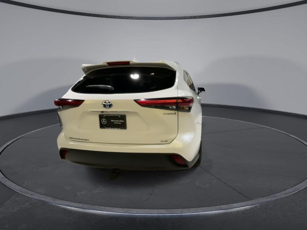 used 2020 Toyota Highlander Hybrid car, priced at $30,962