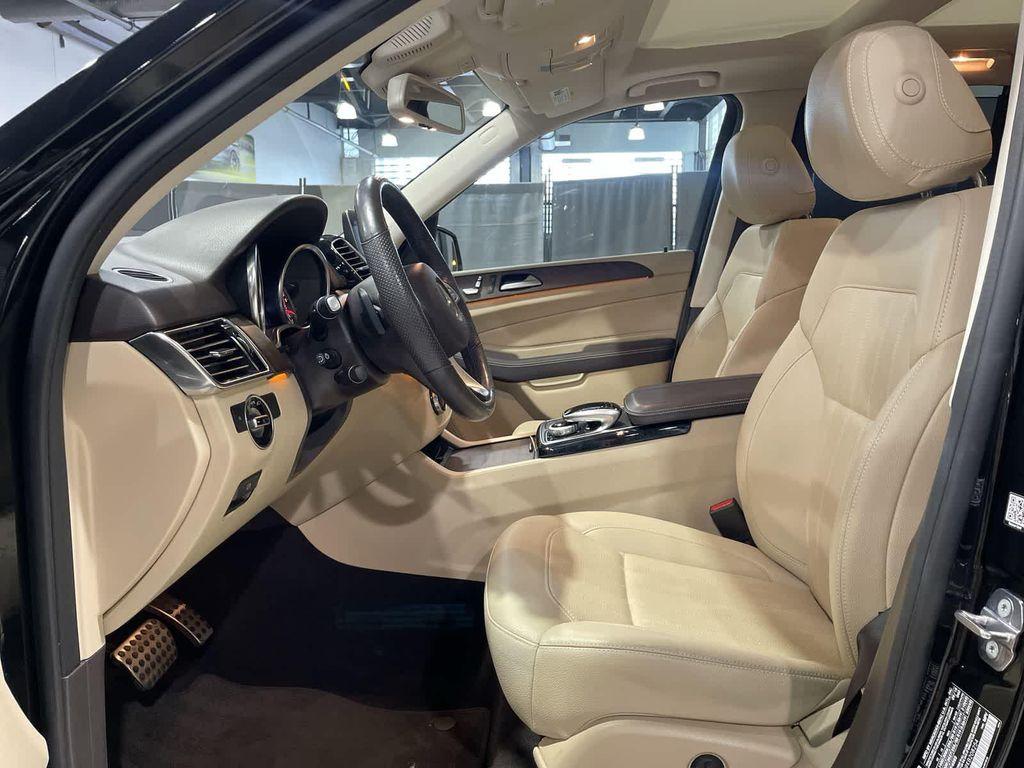 used 2019 Mercedes-Benz GLE 400 car, priced at $28,533