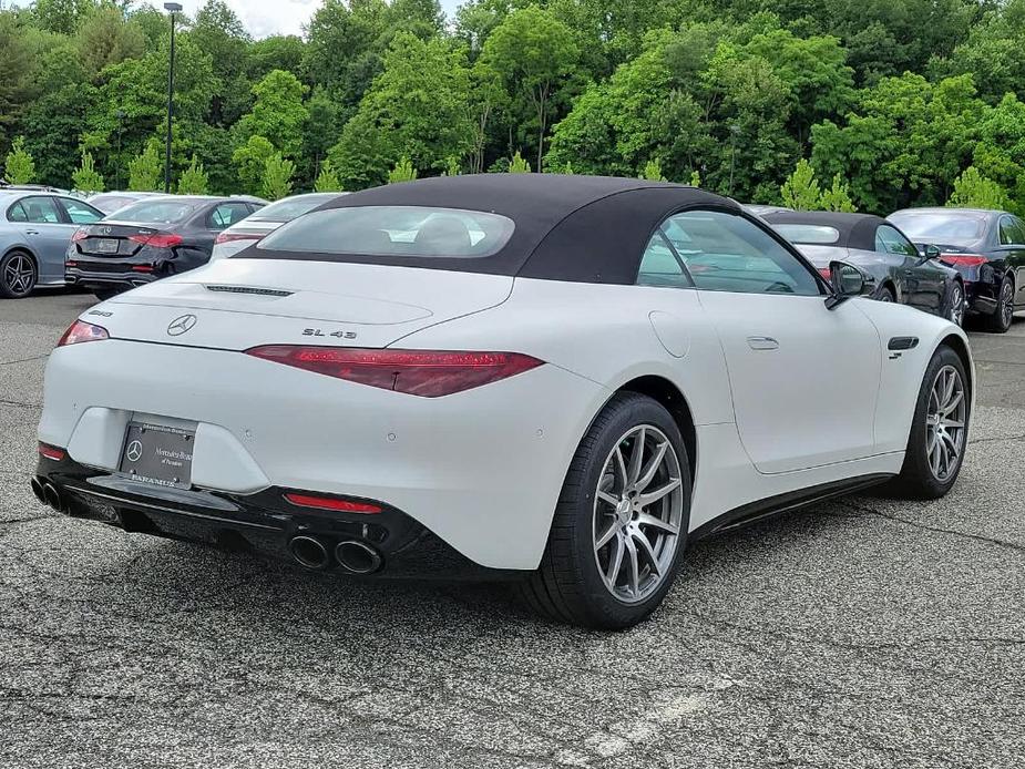 new 2024 Mercedes-Benz AMG SL 43 car, priced at $116,975