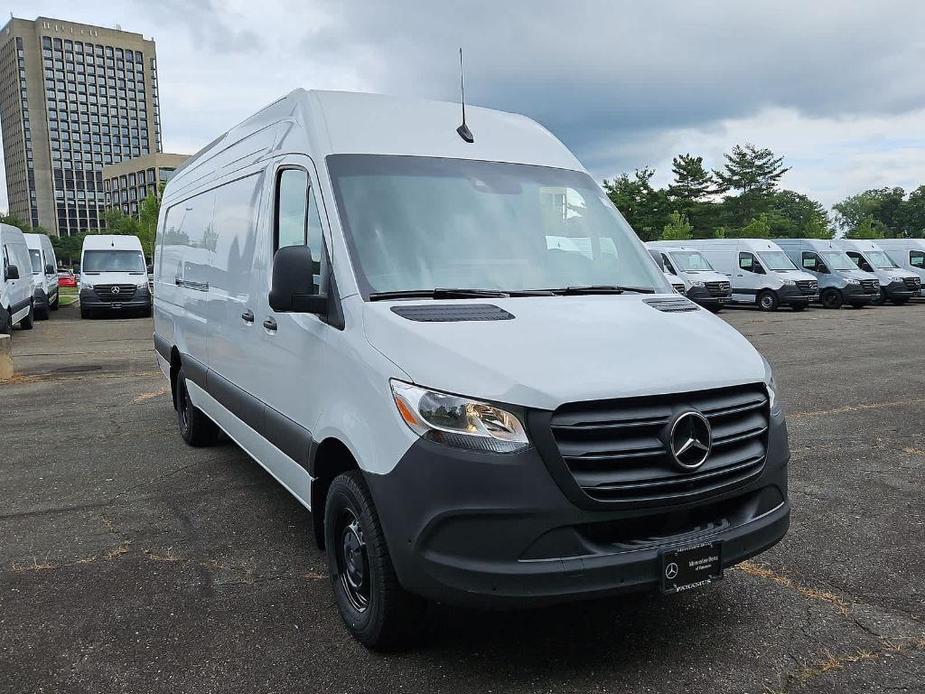 new 2024 Mercedes-Benz Sprinter 3500 car, priced at $73,108