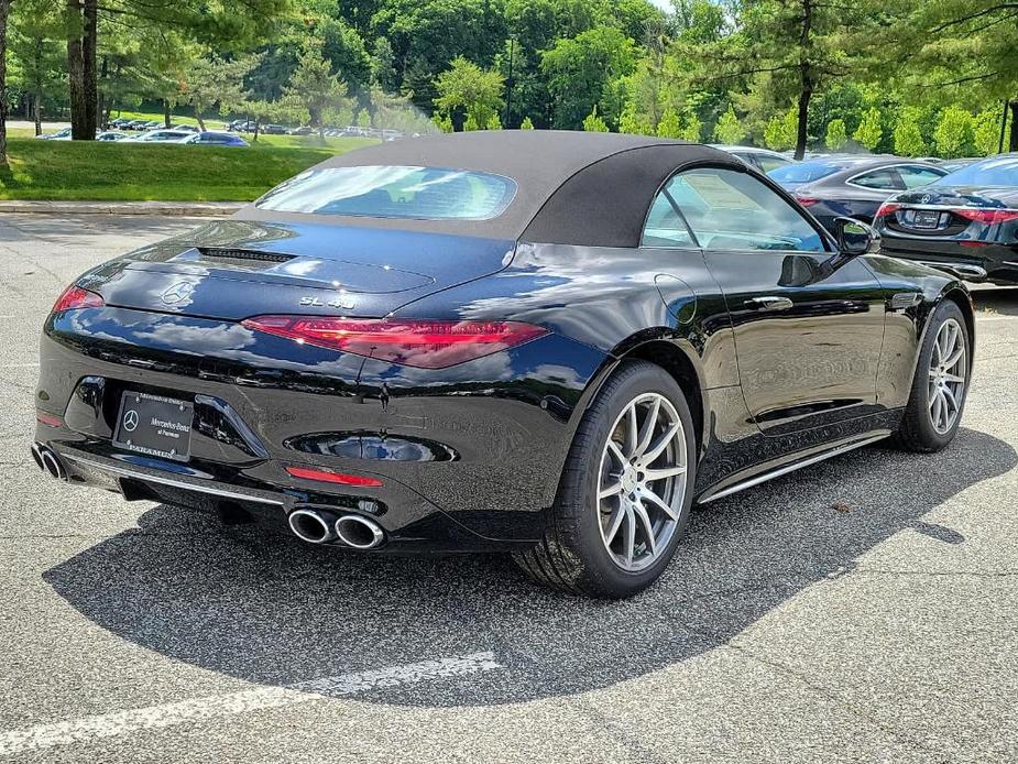 new 2024 Mercedes-Benz AMG SL 43 car, priced at $111,665