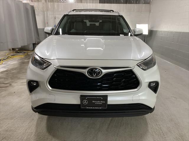 used 2022 Toyota Highlander car, priced at $33,007